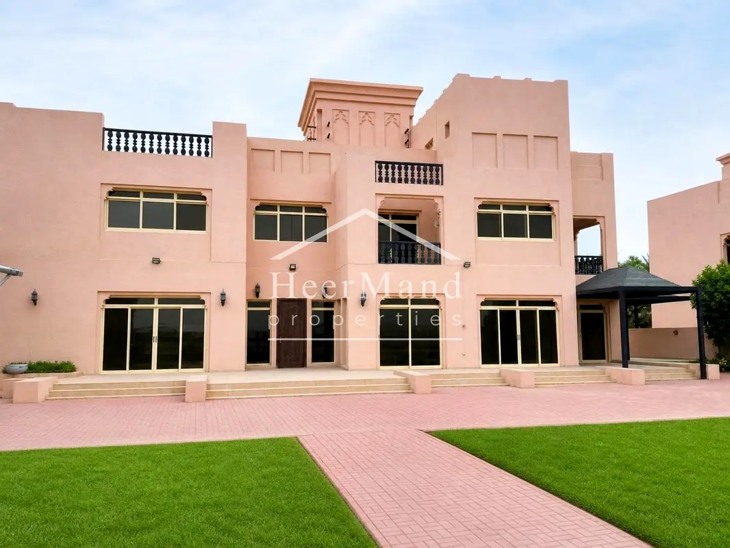 BEACH FRONT - MAJESTIC FAMILY VILLA - LARGE GARDEN