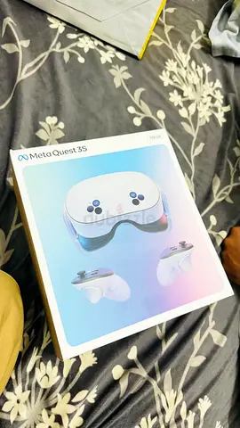 Meta Quest 3S (sealed box) — VR headset with controllers