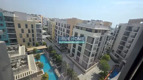 🏡 استوديو مفروش للبيع في أب تاون الزاهية – مويلح | إطلالة مسبح وحديقة مميزة!