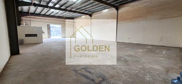 Warehouse for storage only without electricity, distinctive for rent in Umm Al-Thab, modern industrial, Umm Al Quwain, with standard specifications, suitable for all activities