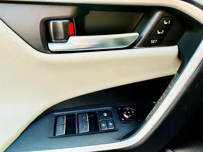 2023 Toyota RAV 4 — миниатюра 11