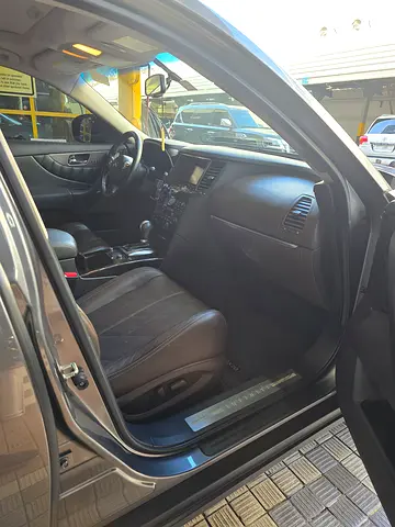 2018 Infiniti QX70 照片 10