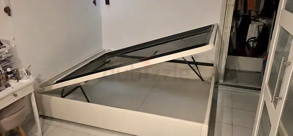 Ikea White storage bed frame with hydraulic lift – Queen size