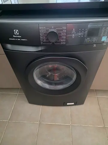 Electrolux Front Load Washer Dryer 7.5kg - Black, Good Condition