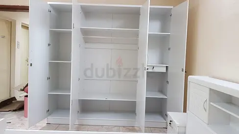 White 4-Door Wardrobe with Shelves and Hanging Rails – Good quality