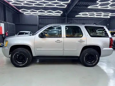 CHEVROLET TAHOE 2012 237000 KMS LT 4x4 LIFT KIT AND METHOD RIM AND TYRES
