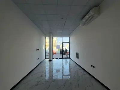 أول ساكن محل تجاري للإيجار الراشدية 2 واجهة واضحة وإمكانية عمل ميزانين تكييف سبليت تشطيب راقٍ 35 ألف