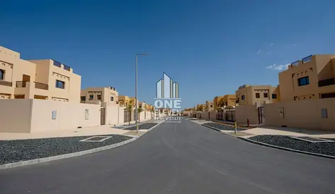 فيلا مجددة بالكامل | 5 غرف ماستر | صالتان | مدينة محمد بن زايد