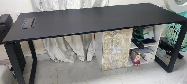 Desk table