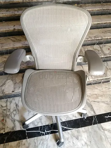 Herman Miller Aeron chair for selling.gray colour
