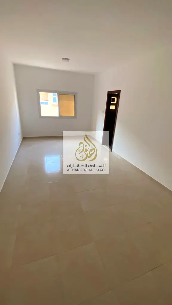 استديو مطبخ منفصل مساحة واسعة جدا  بمنطقة الجرف 2 بجوار مدرسه الاقصي وقريب من مركز دلتا السعر 20.000 علي 4 دفعات  تأمين كاش او بعد شهر بقيمة 2000 درهم