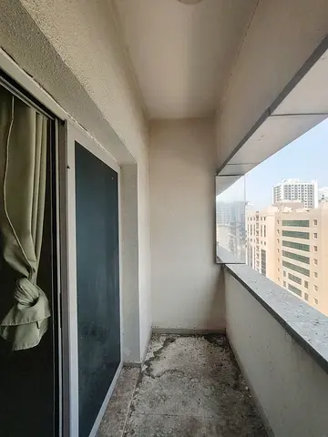 شقة غرفة وصالة للإيجار السنوي في التعاون | balcony | 36,000 درهم