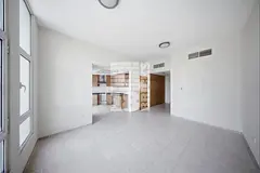L shape Studio With Store Next to Metro & Pool