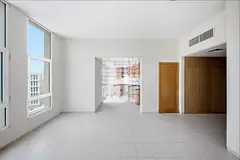 Large Layout With Store Next to Metro & Pool