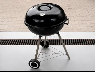 Black Kettle Charcoal BBQ Grill on Wheels - Good Condition