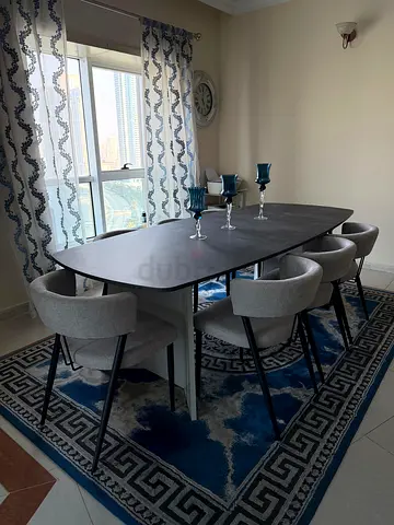 Excellent dining table