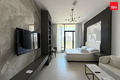 Fully Furnished I Bright Unit I Near Metro