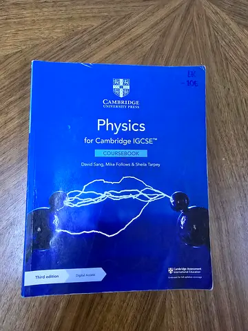 Cambridge IGCSE Physics textbook - 80 dhs