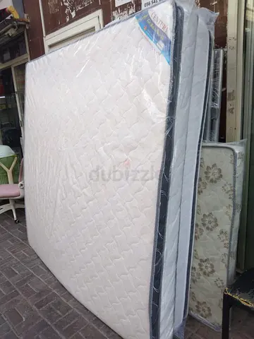 180x200cm King size mattress with top foam. Same day delivery available