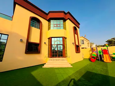 🏡 فيلا فاخرة للبيع بمساحة 6,700 قدم²، بموقع مميز مباشرة أمام المسجد وبالقرب من المدارس والمرافق الحيوية والمستشفى السعودي الألماني، وتشمل الكهرباء وا