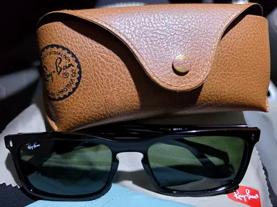 Ray-Ban Wayfarer-style Sunglasses with Case - Black