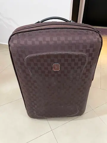 SUITCASE FOR 30 kg (70 x 50 x 28 cm expandable)