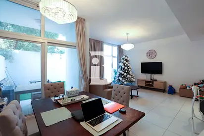 Vacant / 3 Bedroom plus Maid | Closed Kitchen