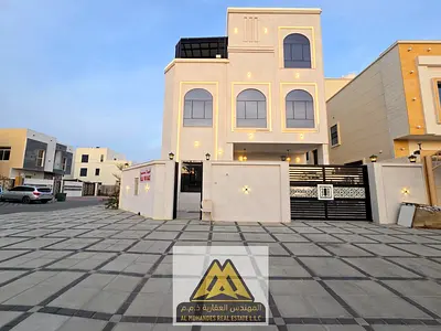 فرصة مميزة لامتلاك فيلا أنيقة وفاخرة في منطقة العامرة – عجمان، بتصميم عصري وتشطيبات راقية، وواجهة مميزة من الحجر الخاص بواجهتين، بالإضافة إلى سور خارج