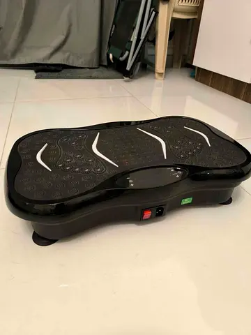 Vibration Plate Fitness Machine with Remote - Excellent Condition