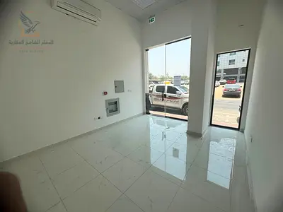 للإيجار في عجمان الحمدية محل تجاري اول استخدام واجهة زجاجية واسعة تقسيم داخلي مرن بموقع استراتيجي يضمن سهولة الوصل للعملاء