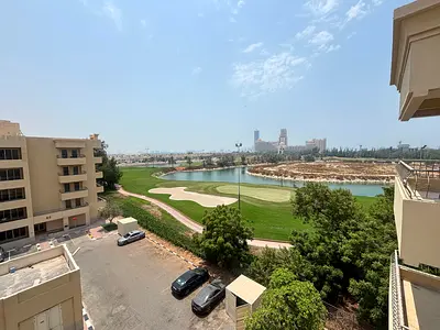 Spacious Studio | Walk to Mall | View In The Golf