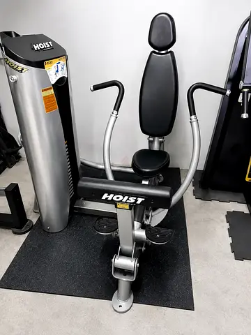Hoist Seated Chest Press Machine — Good Condition, Home Gym Ready