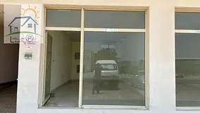 400 SHOP AVAILABLE FOR STORAGE MAIN ROAD WITH PARKING