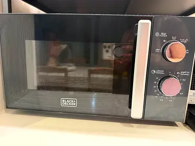 Black+Decker countertop microwave - good working condition