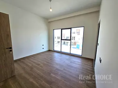 Elegant 4BR town house |Vacant | Spacious