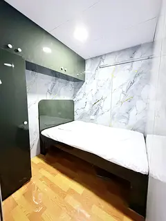 Standard Couple Room Near MOE Metro