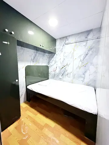 Standard Couple Room Near MOE Metro