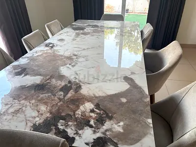 Marble-effect dining table with 8 upholstered chairs (set)