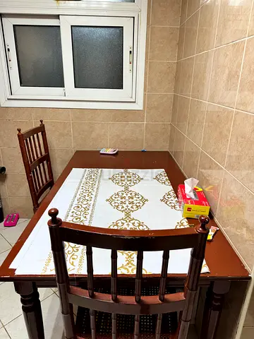 Table with 6 chairs