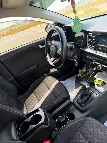 2018 KIA RIO 照片 4