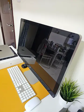 Apple Thunderbolt display Perfect condition