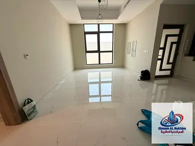 فيلا أول ساكن بالحوشي 5 غرف ماستر و2 مجلس ماستر وصالتين و2 مطبخ وغرفة خادمة ماستر وغرفة غسيل وأسانسير و9 حمامات وتأمين شيك وتسهيلات في السداد 4 أو 6 د
