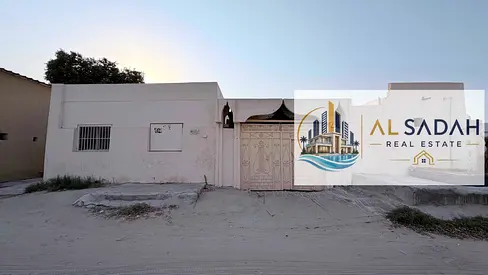 House for sale in Nasiriyah 🛏️ 5 bedrooms 🛋️ Living room 🛋️ Majlis (formal sitting room) 🚿 6 bathrooms 📐 Area: 2500 sq ft 💰 Asking price: 460,000