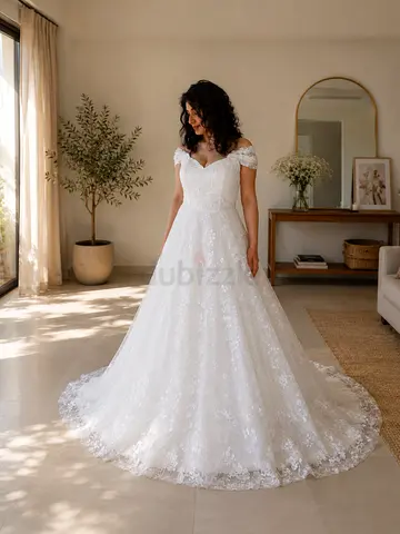 Brand New Ivory Wedding Dress with Veil & Petticoat - Never Worn