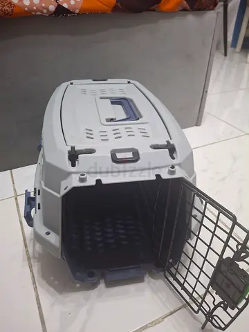 Hard Plastic Pet Carrier with Metal Door - Good Condition