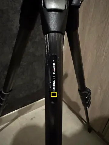 National Geographic branded camera tripod — sturdy and very stable