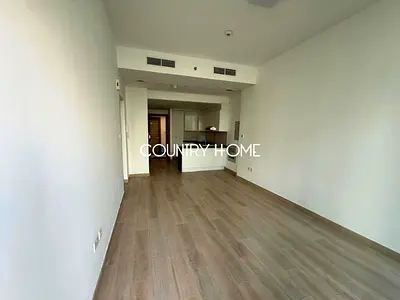 Unfurnished | Vacant | Pool View