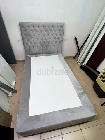 Single velvet bed frame with tufted headboard - light grey