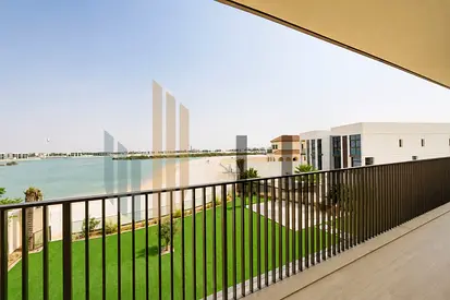 Single Row | Beachfront Villa | Spacious Garden