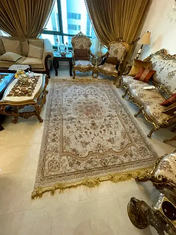 Classic Persian-style cream rug in excellent condition